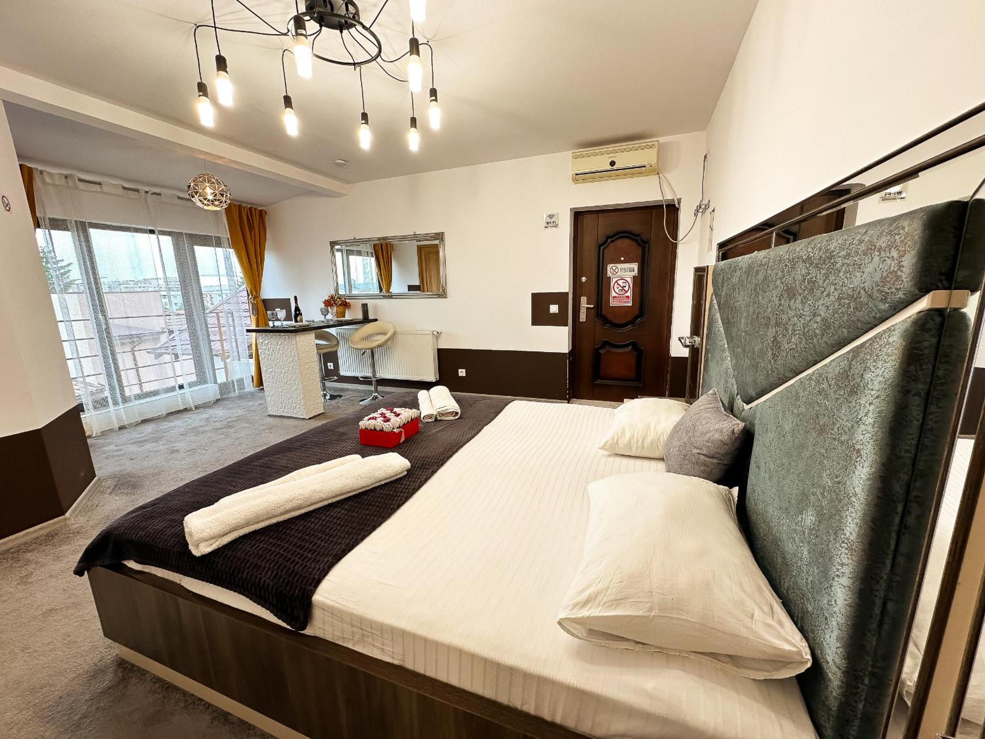 קריובה The Royal - Studio With Balcony & Panoramic View מראה חיצוני תמונה