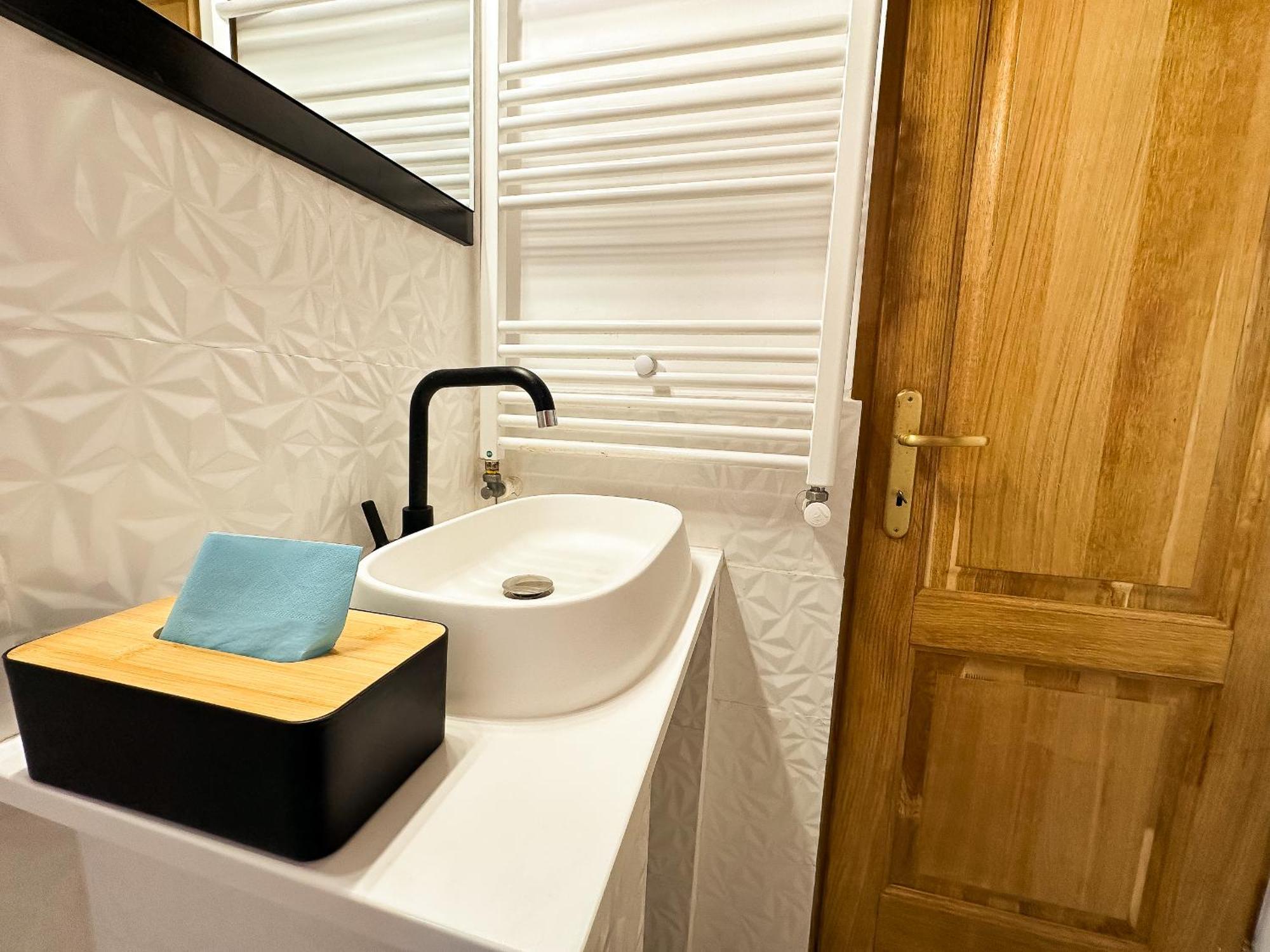 קריובה The Royal - Studio With Balcony & Panoramic View מראה חיצוני תמונה