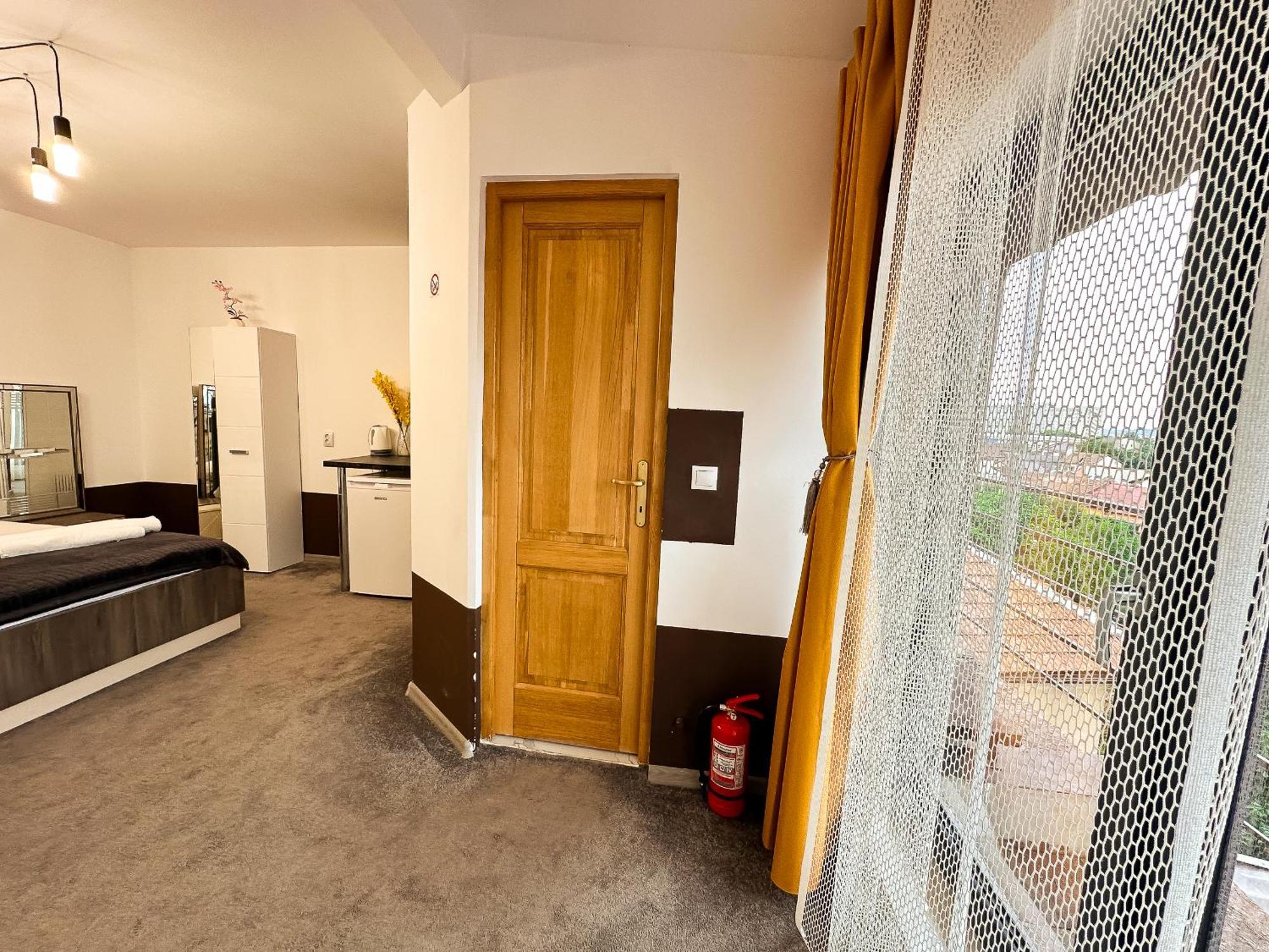 קריובה The Royal - Studio With Balcony & Panoramic View מראה חיצוני תמונה