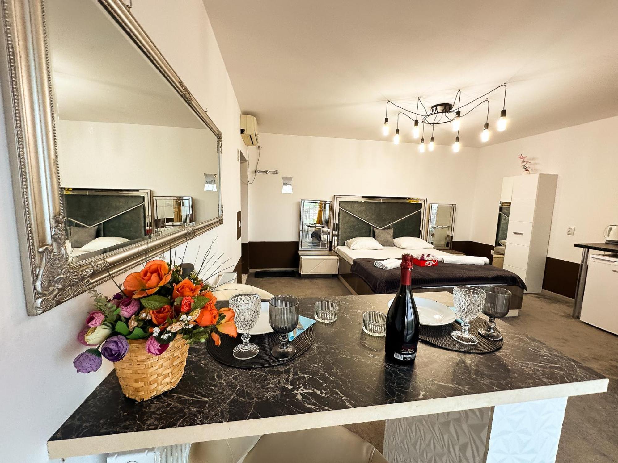 קריובה The Royal - Studio With Balcony & Panoramic View מראה חיצוני תמונה